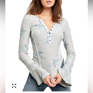 FREE PEOPLE LAYER ME HENLEY TOP
Long Sleeve FLORAL GREY Bell sleeve fall casual